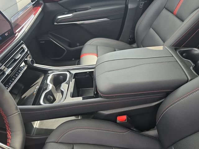 Used 2024 Chevrolet Traverse RS AWD/4WD image 21