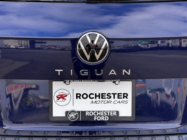 Used 2024 Volkswagen Tiguan SE w/ Panoramic Sunroof Package image 46