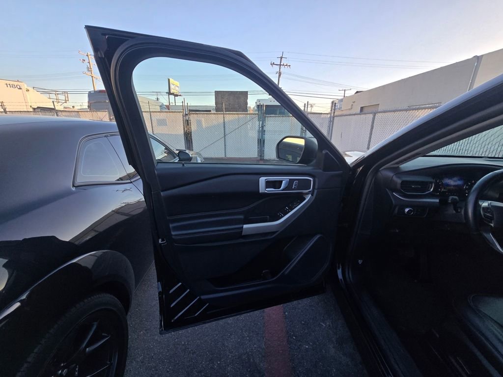 Certified 2022 Ford Explorer XLT w/ Equipment Group 202A image 9