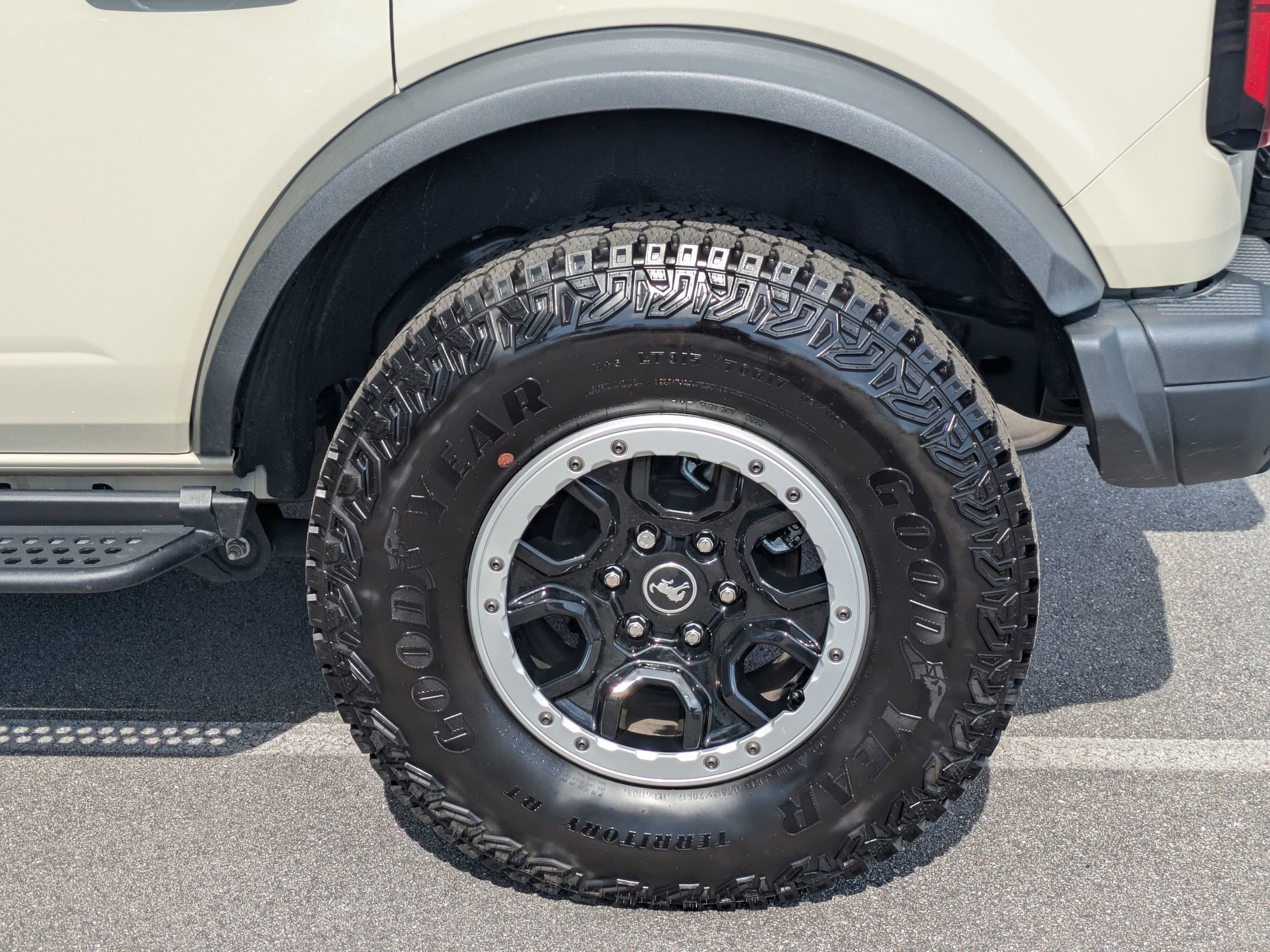 Certified 2025 Ford Bronco Badlands image 8