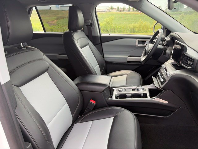 Certified 2024 Ford Explorer XLT w/ Equipment Group 202A AWD/4WD image 9