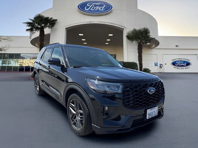 Certified 2025 Ford Explorer ST-Line w/ Premium Package RWD image 4
