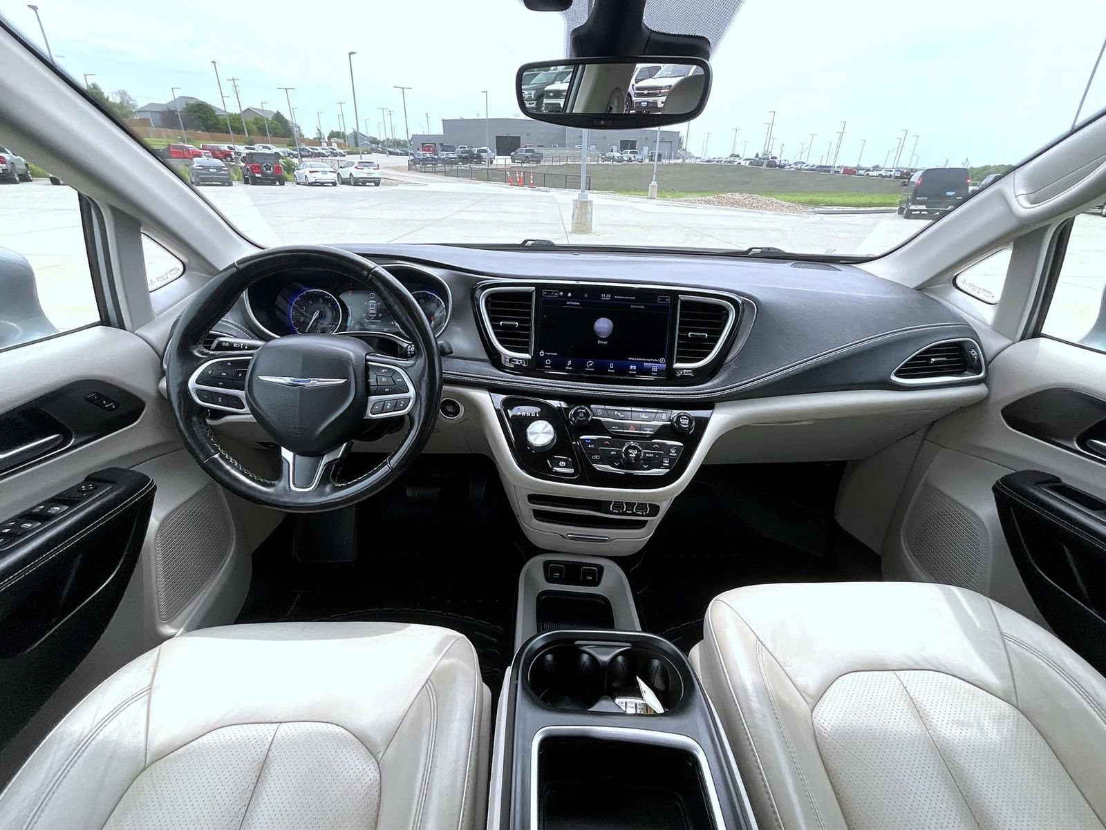 Used 2021 Chrysler Pacifica Touring-L FWD image 13