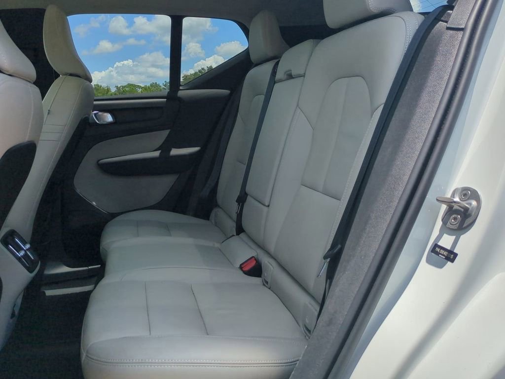 Used 2024 Volvo XC40 B5 Plus w/ Protection Package Premier image 15
