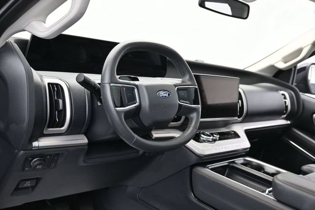 Certified 2025 Ford Expedition Active AWD/4WD image 17