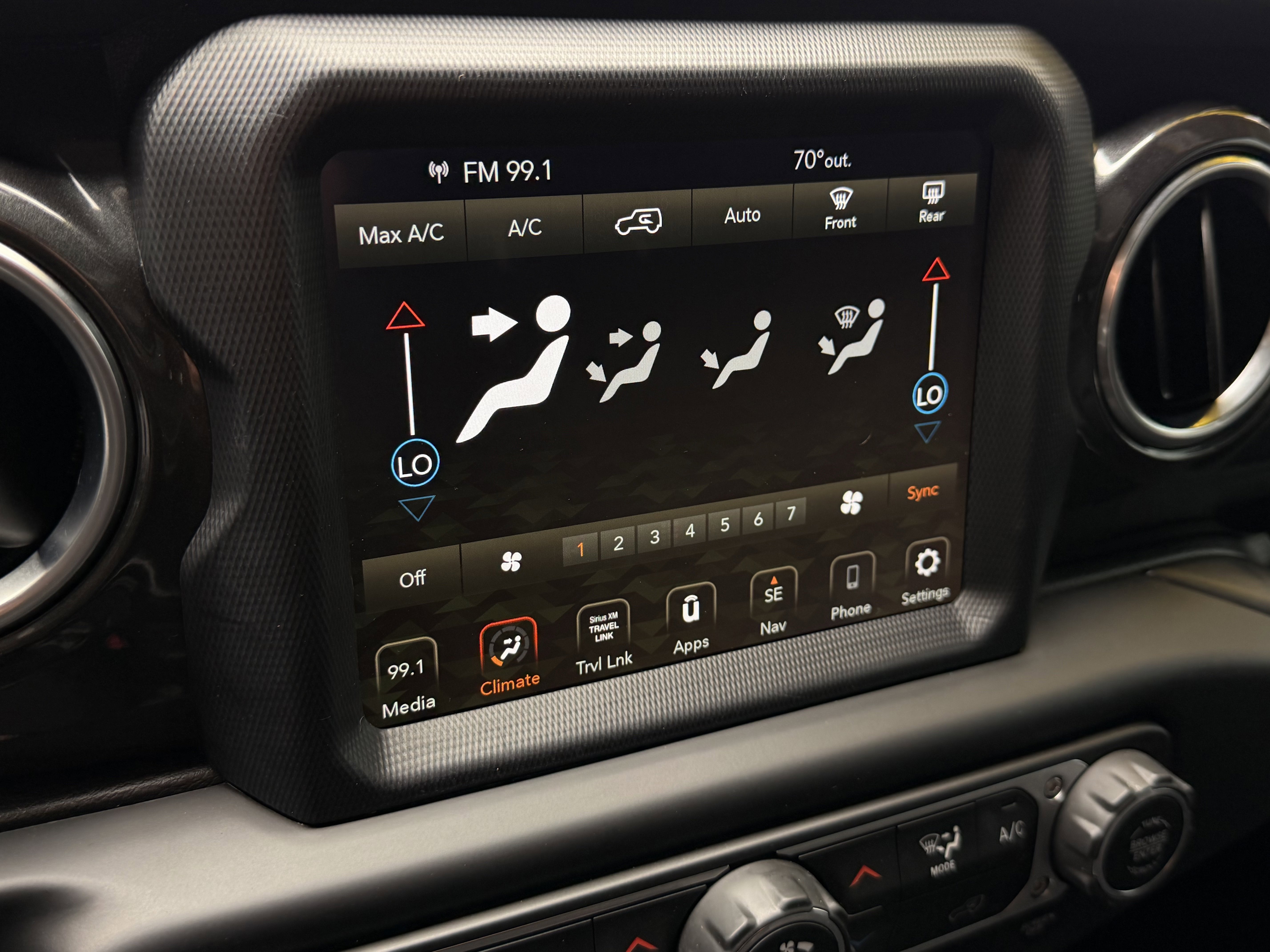 Used 2020 Jeep Wrangler Unlimited Sahara AWD/4WD image 23
