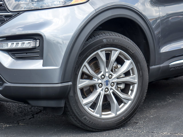 Certified 2023 Ford Explorer XLT w/ Equipment Group 202A AWD/4WD image 3