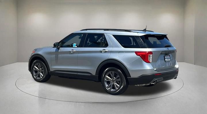 Certified 2023 Ford Explorer XLT w/ Equipment Group 202A RWD image 4
