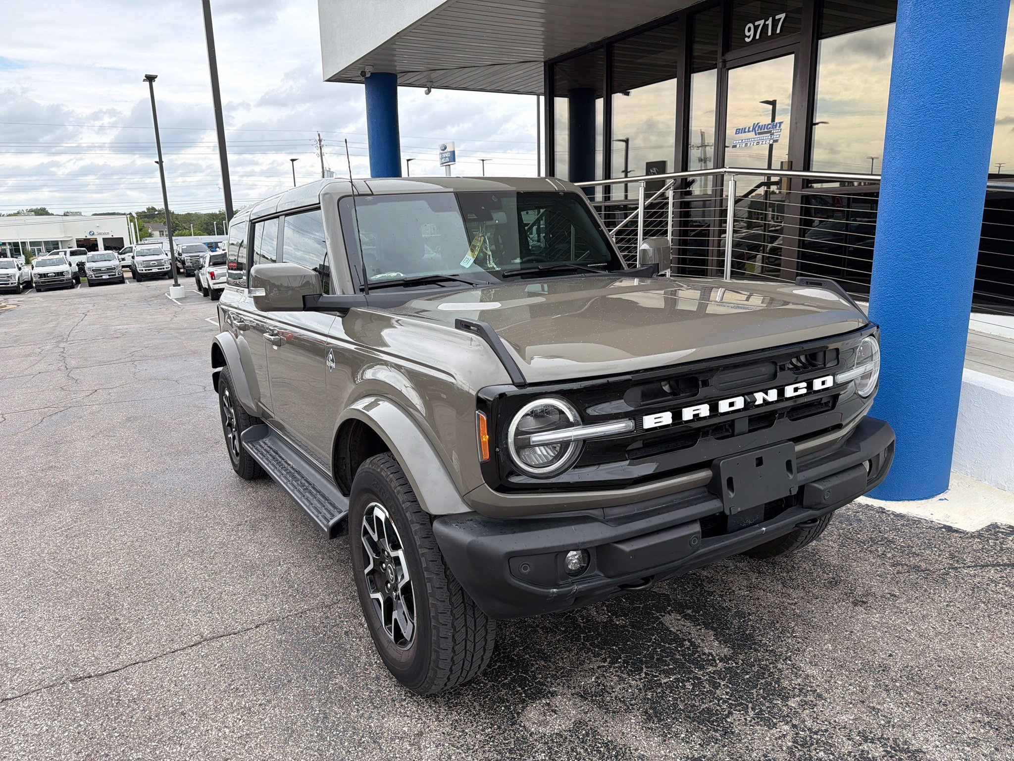 Certified 2025 Ford Bronco Outer Banks AWD/4WD image 3