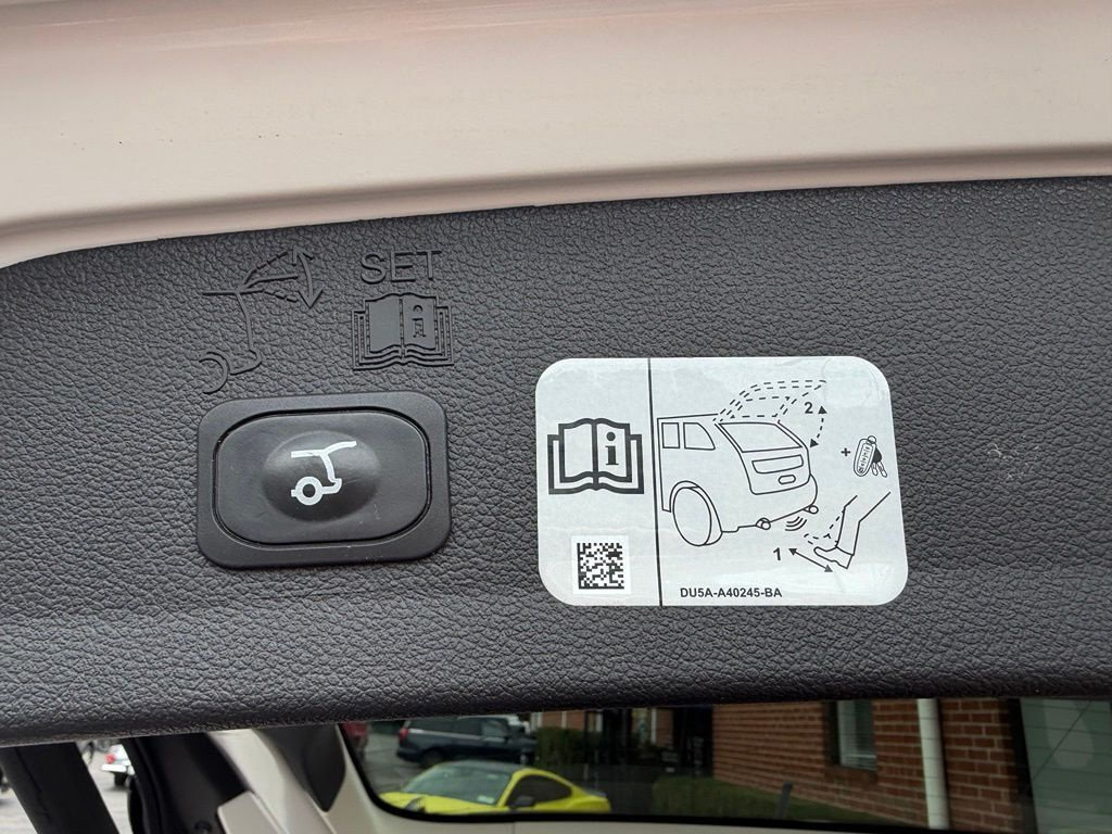 Certified 2019 Ford Escape Titanium AWD/4WD image 7