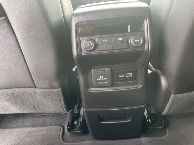 Used 2023 GMC Acadia SLT image 43