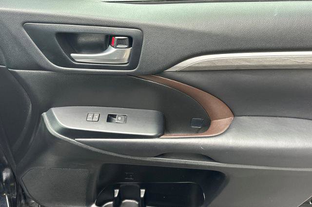 Used 2018 Toyota Highlander Limited image 11