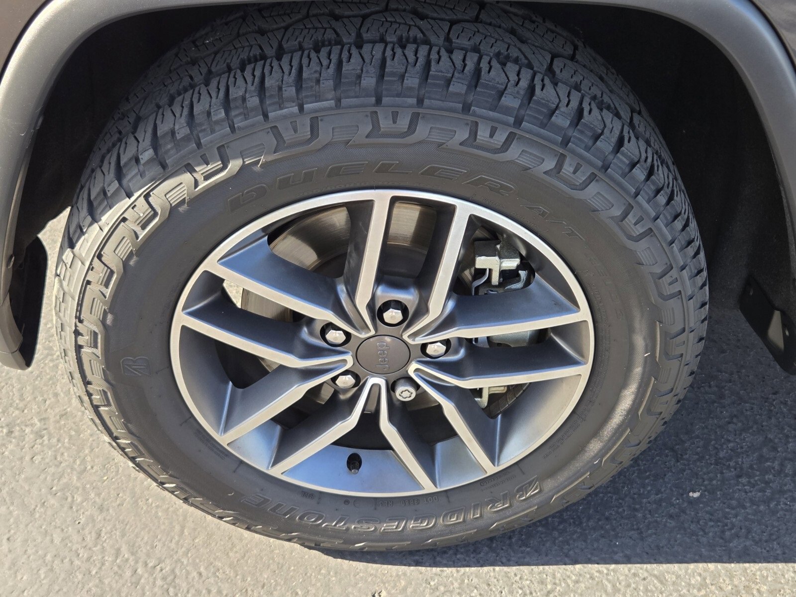 Used 2021 Jeep Grand Cherokee Laredo image 9