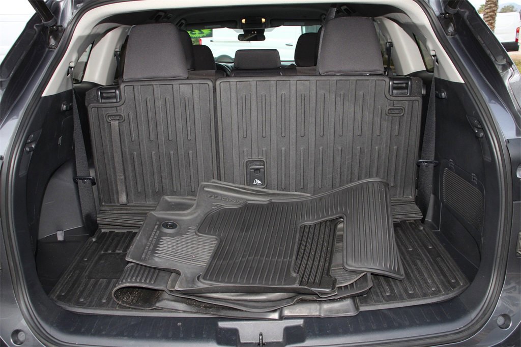 Used 2023 Toyota Highlander LE image 23