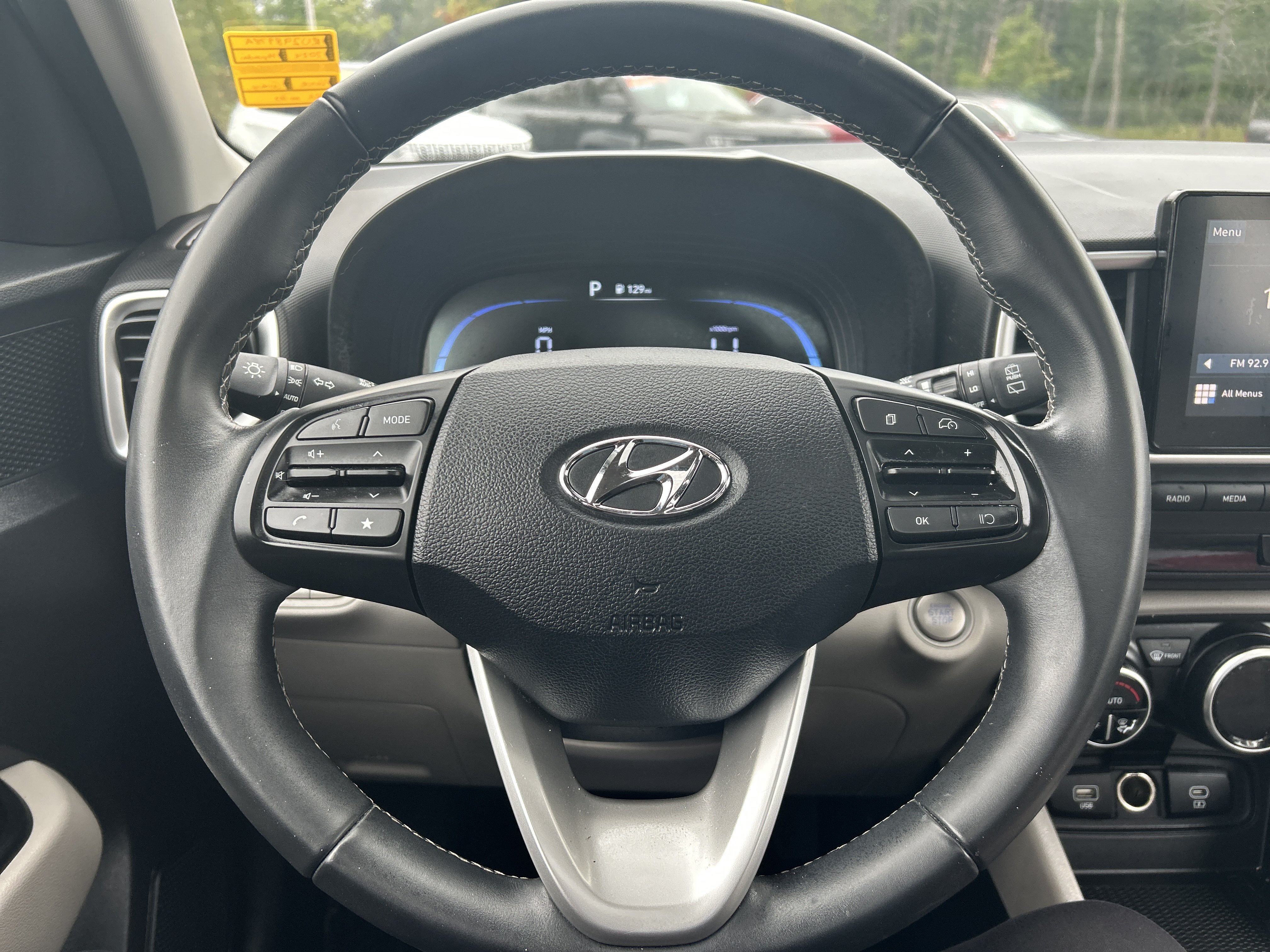 Used 2024 Hyundai Venue SEL FWD image 12