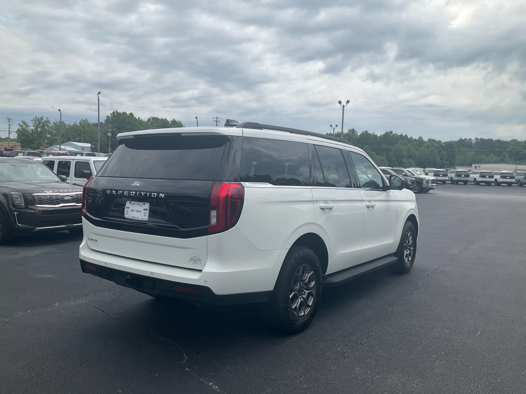 Certified 2025 Ford Expedition Active RWD image 5