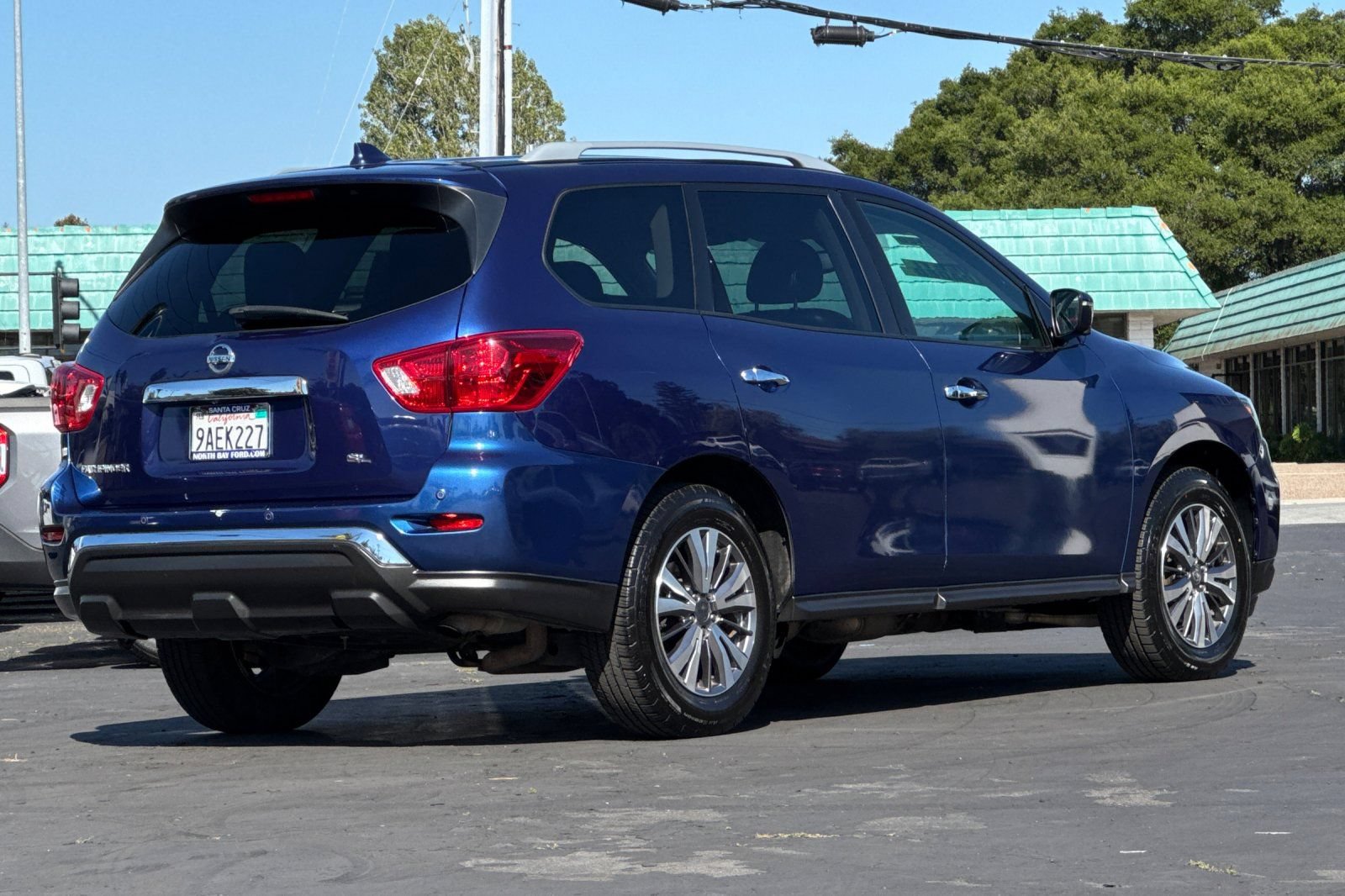 Used 2020 Nissan Pathfinder SL FWD image 28