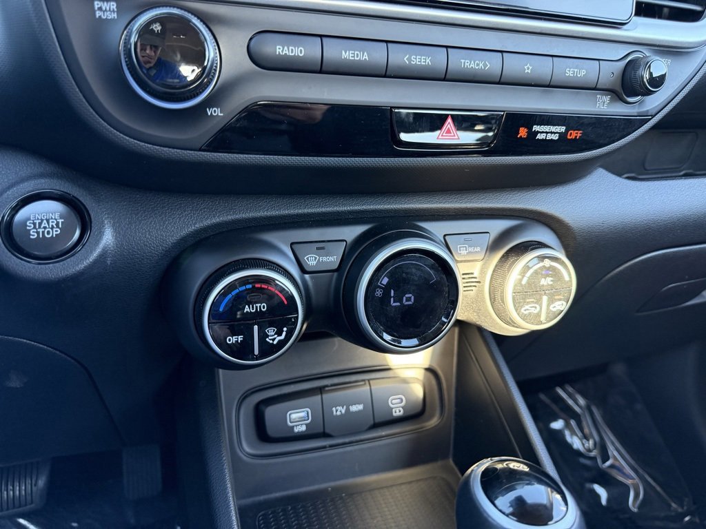 Used 2025 Hyundai Venue SEL image 18