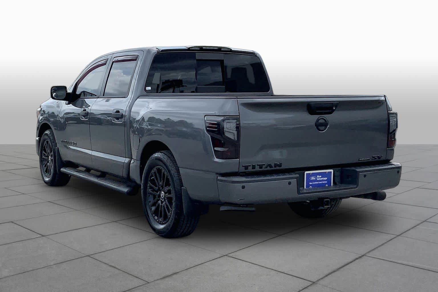 Used 2019 Nissan Titan SV w/ SV Convenience Package RWD image 12
