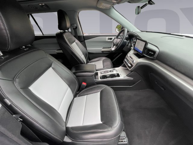 Certified 2023 Ford Explorer XLT w/ Equipment Group 202A AWD/4WD image 17