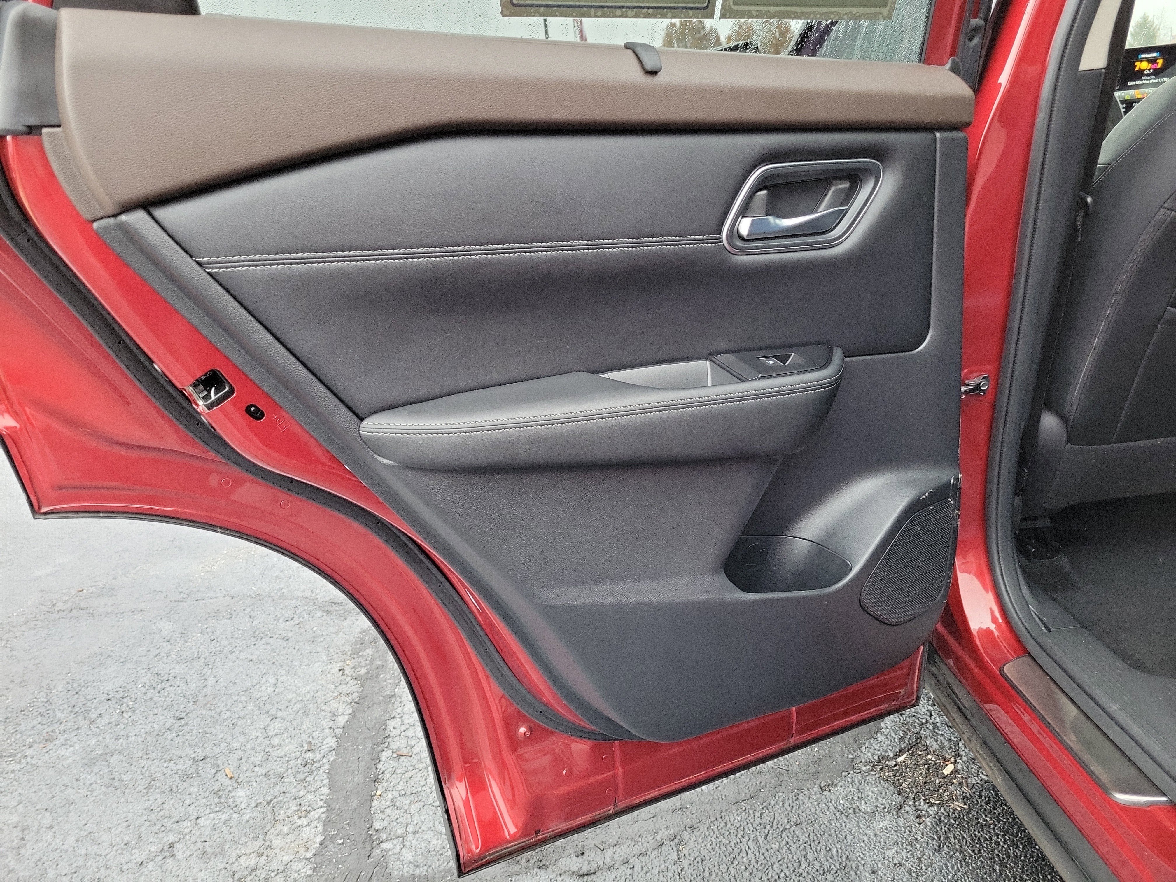 Used 2023 Nissan Rogue Platinum w/ Platinum Premium Package image 9