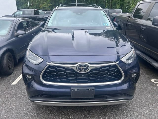 Used 2024 Toyota Highlander Platinum AWD/4WD image 2