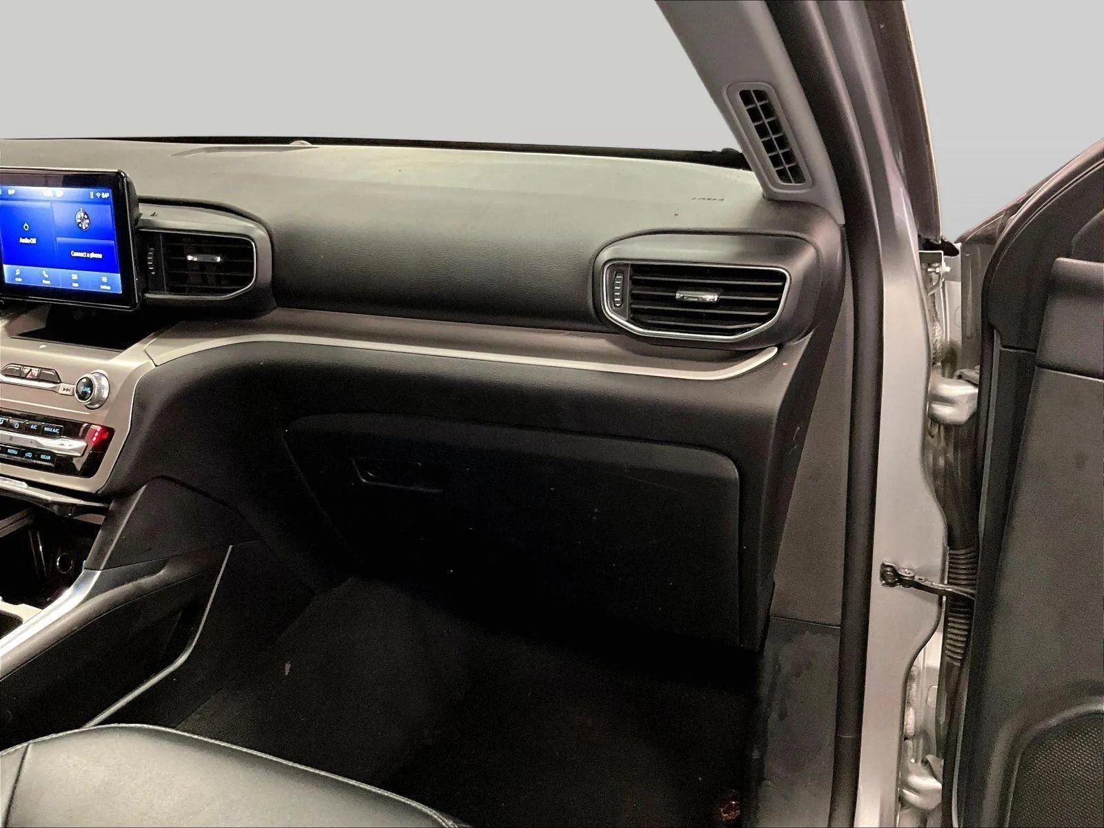 Certified 2023 Ford Explorer XLT w/ Equipment Group 202A image 15