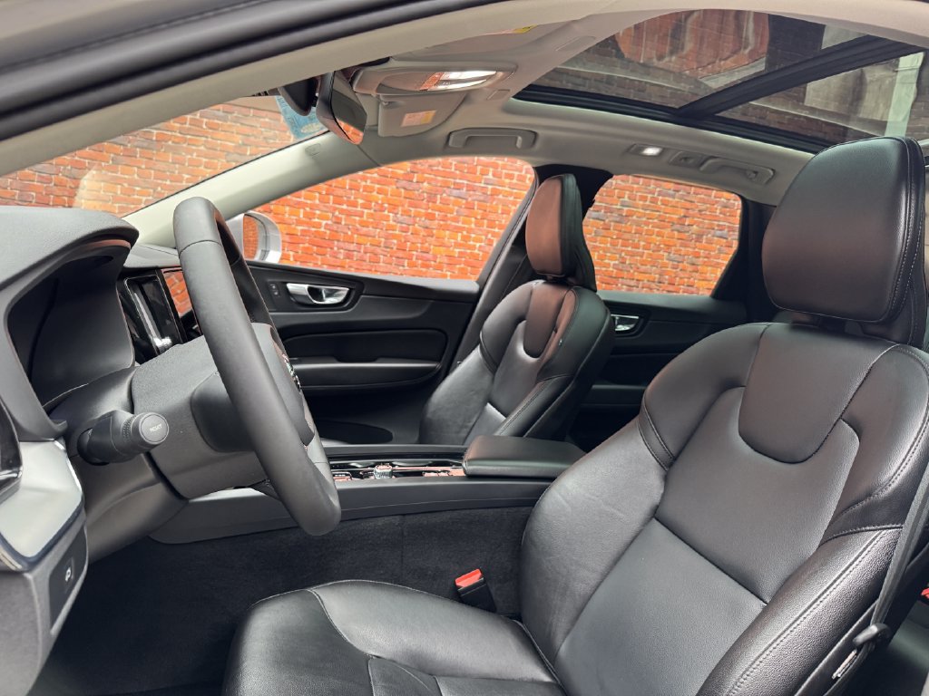 Used 2023 Volvo XC60 B5 Core w/ Climate Package AWD/4WD image 23