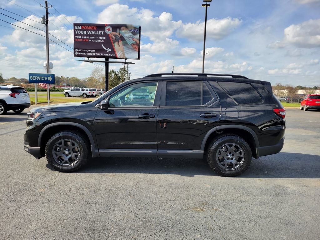 Used 2025 Honda Pilot TrailSport image 2