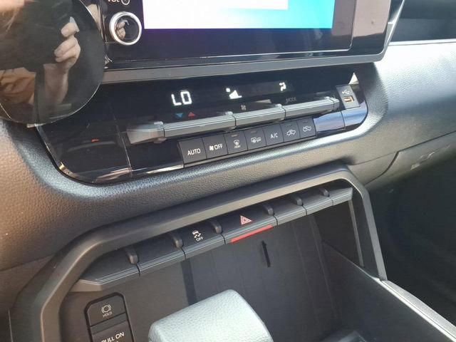 Used 2025 Toyota Tundra SR5 w/ SR5 Convenience Package AWD/4WD image 31