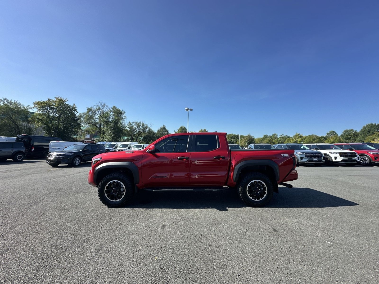 Used 2025 Toyota Tacoma TRD Off-Road AWD/4WD image 7
