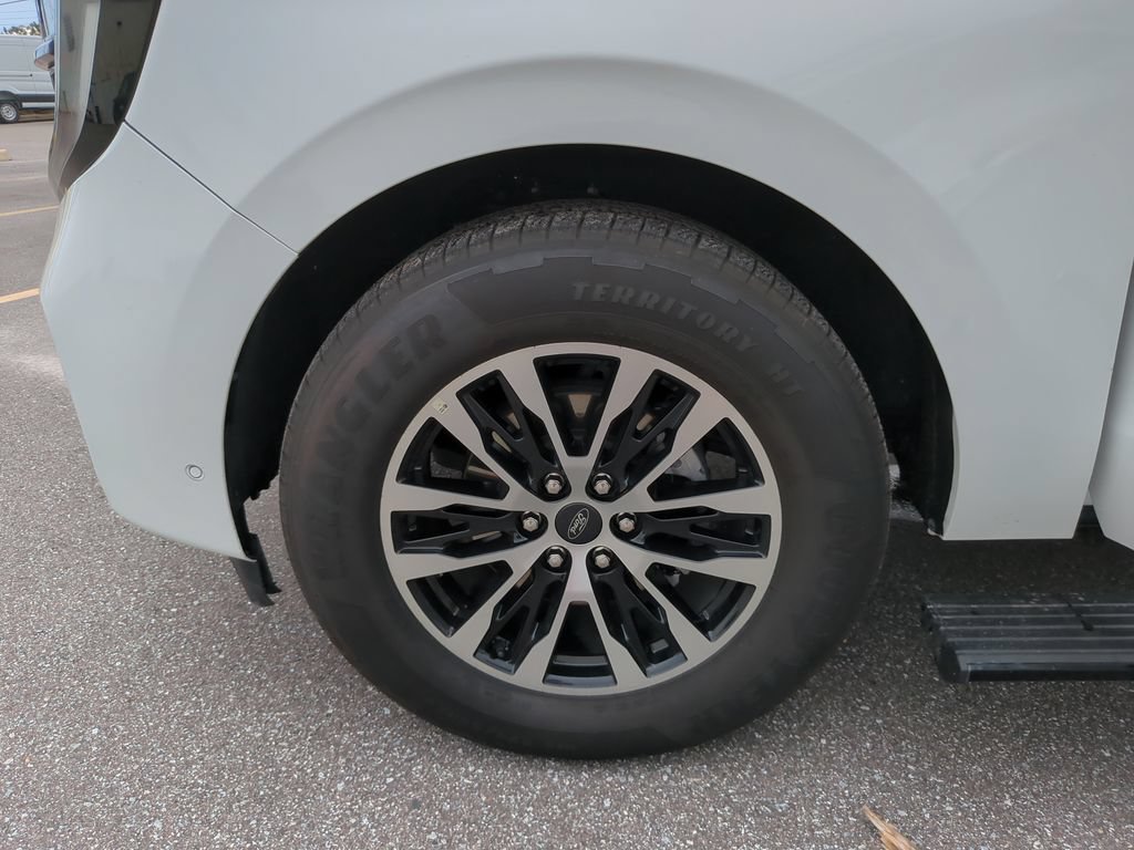 Certified 2025 Ford Expedition Platinum AWD/4WD image 38