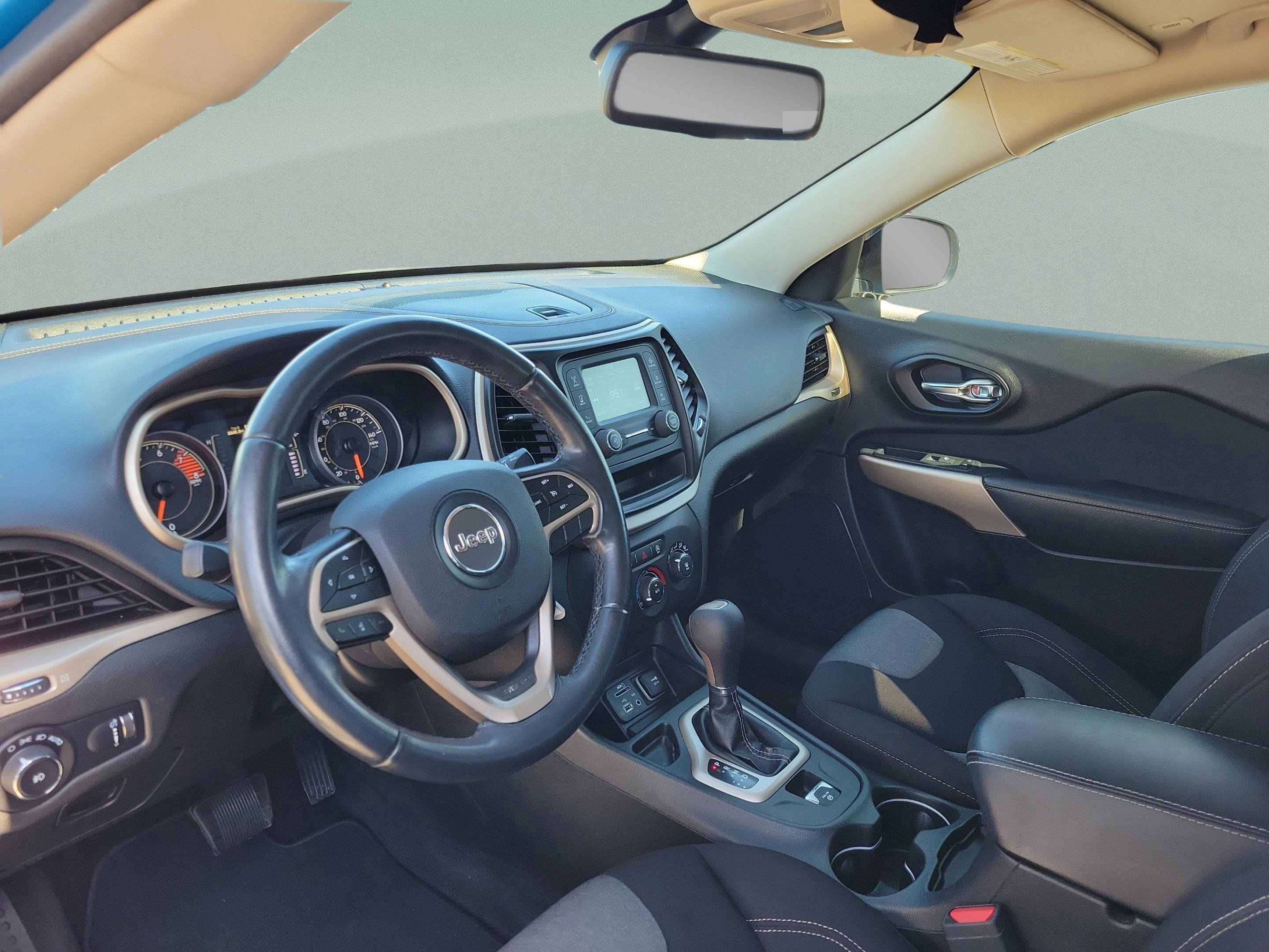 Used 2018 Jeep Cherokee Latitude w/ Altitude Package image 7