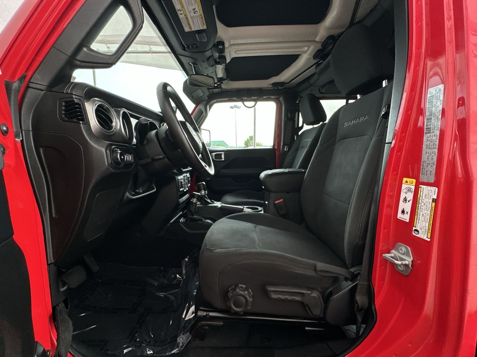 Used 2018 Jeep Wrangler Unlimited Sahara AWD/4WD image 21