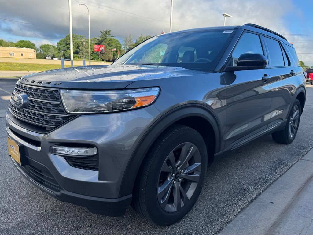 Certified 2023 Ford Explorer XLT w/ Equipment Group 202A AWD/4WD image 38