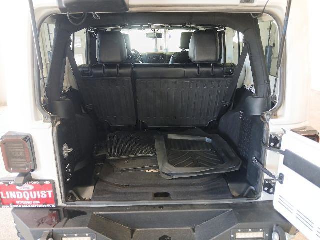 Used 2017 Jeep Wrangler Unlimited Sahara image 18