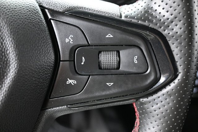 Used 2025 Chevrolet Trax RS w/ Driver Confidence Package FWD image 16