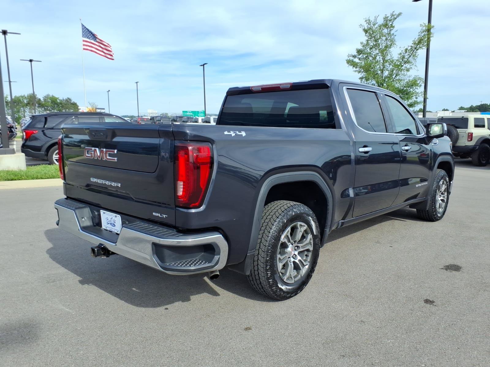 Used 2025 GMC Sierra 1500 SLT AWD/4WD image 3