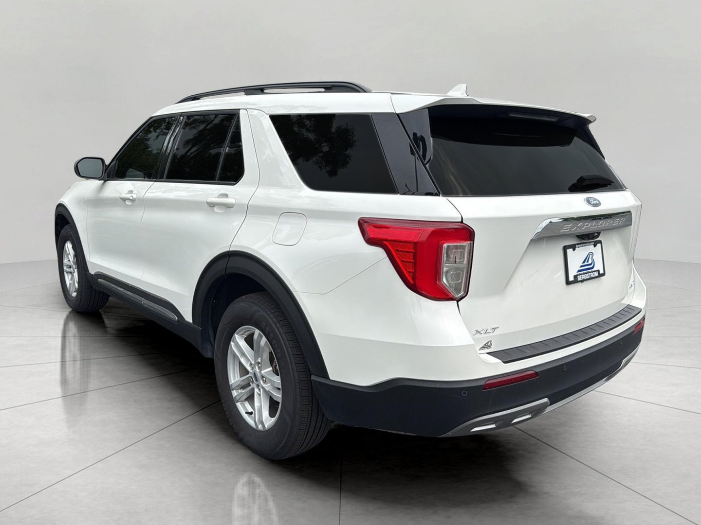 Certified 2024 Ford Explorer XLT w/ Equipment Group 202A AWD/4WD image 13