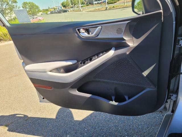 Used 2022 Hyundai Ioniq SE FWD image 27