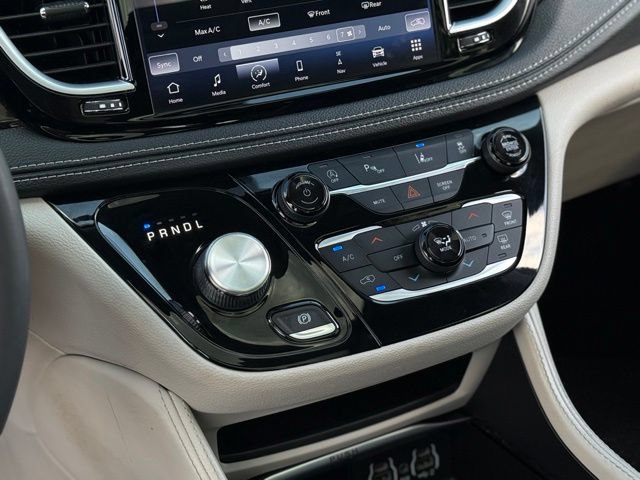 Used 2023 Chrysler Pacifica Limited FWD image 29