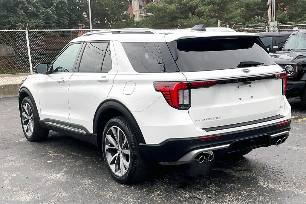 Certified 2025 Ford Explorer Platinum w/ Ultimate Package AWD/4WD image 10