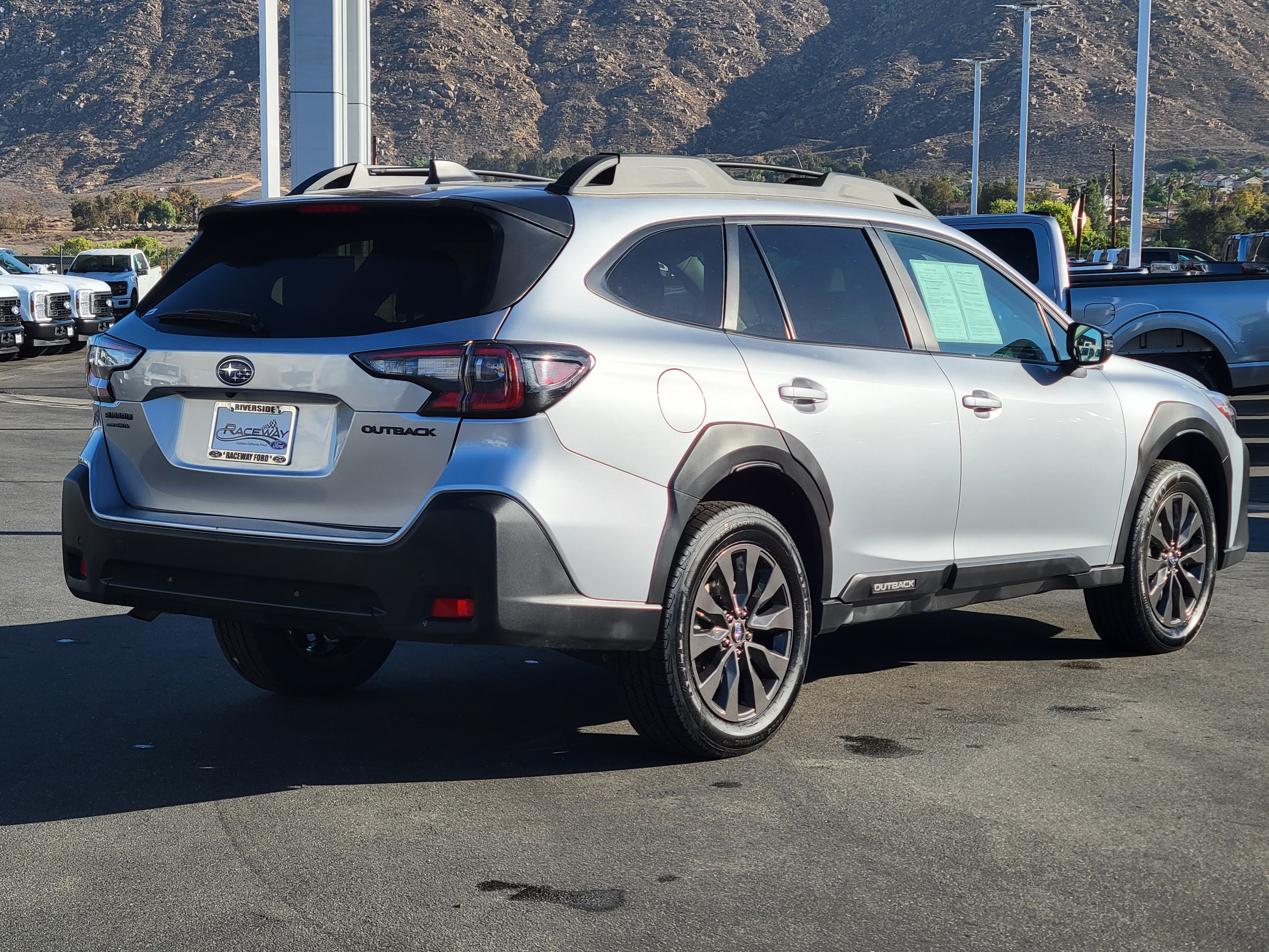Used 2025 Subaru Outback Onyx Edition AWD/4WD image 2