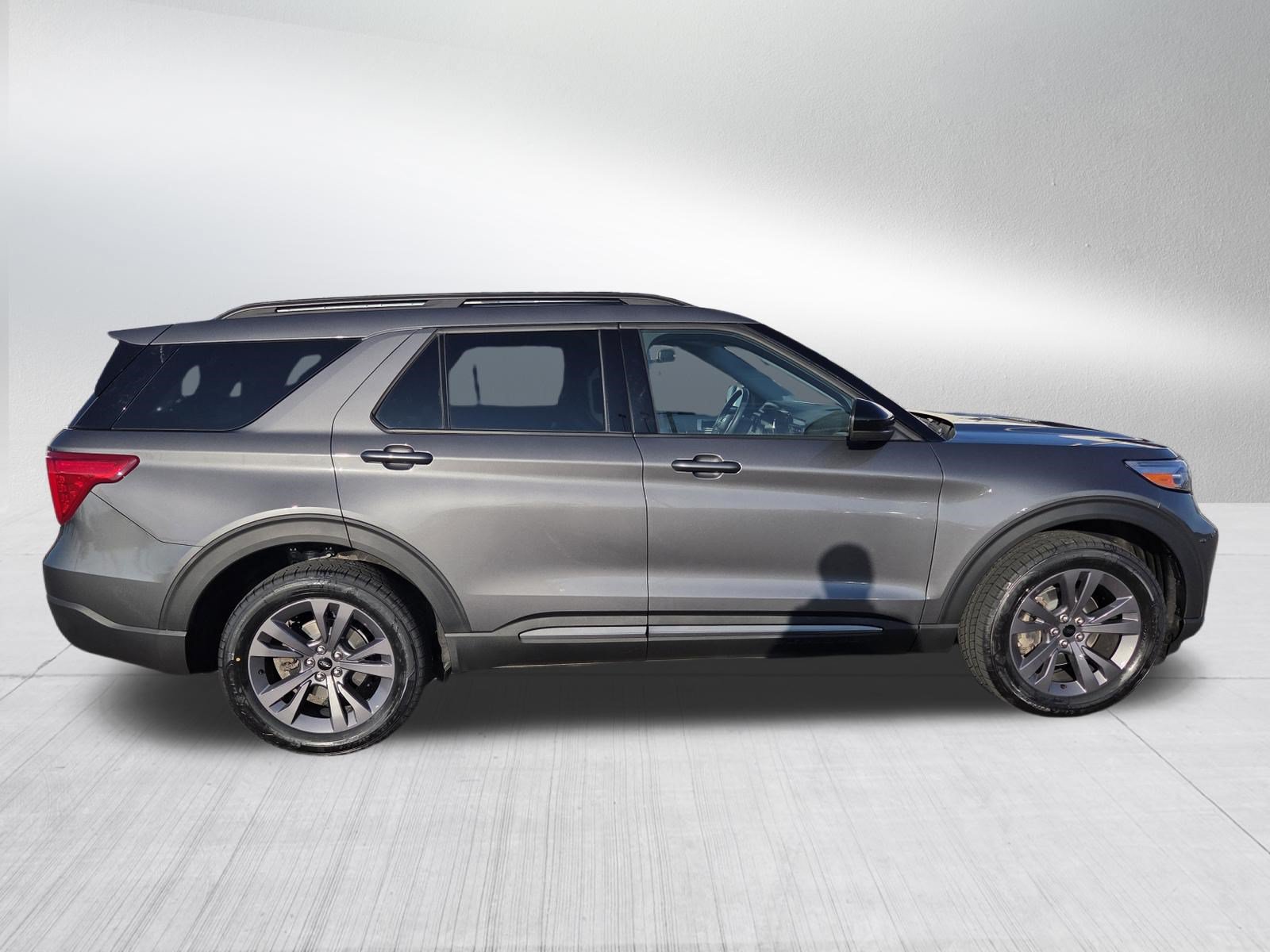 Certified 2023 Ford Explorer XLT w/ Equipment Group 202A AWD/4WD image 8