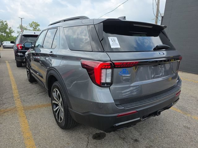 Certified 2025 Ford Explorer ST-Line AWD/4WD image 9