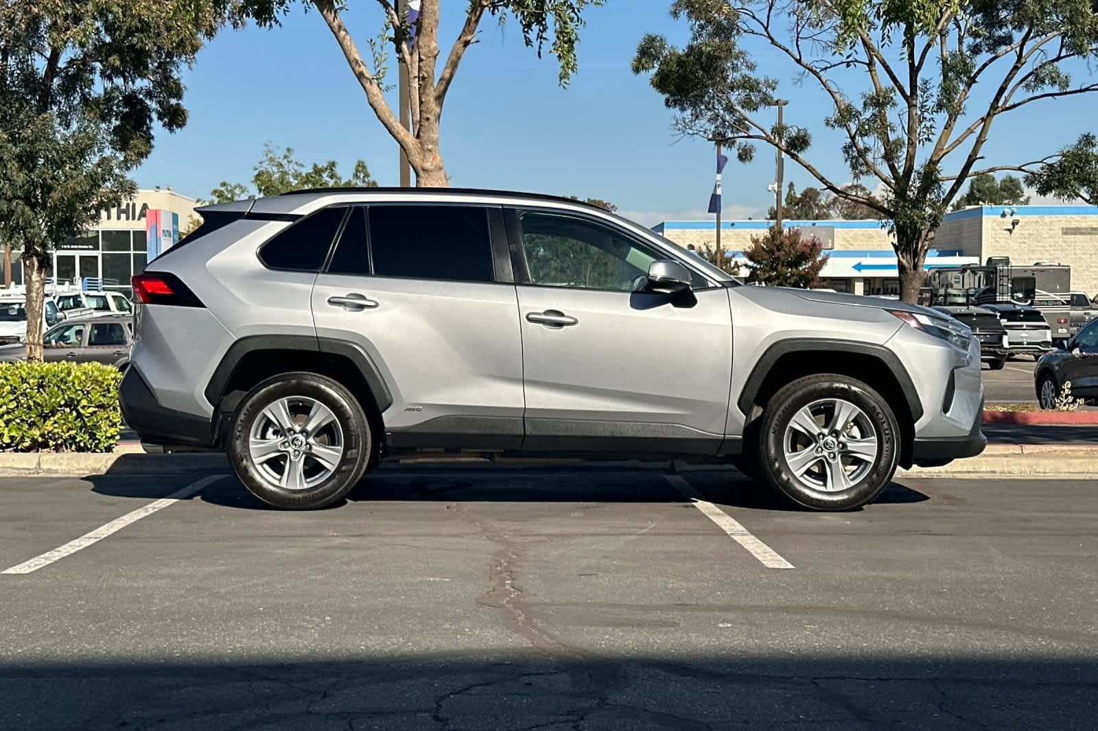 Used 2022 Toyota RAV4 XLE w/ Convenience Package AWD/4WD image 9