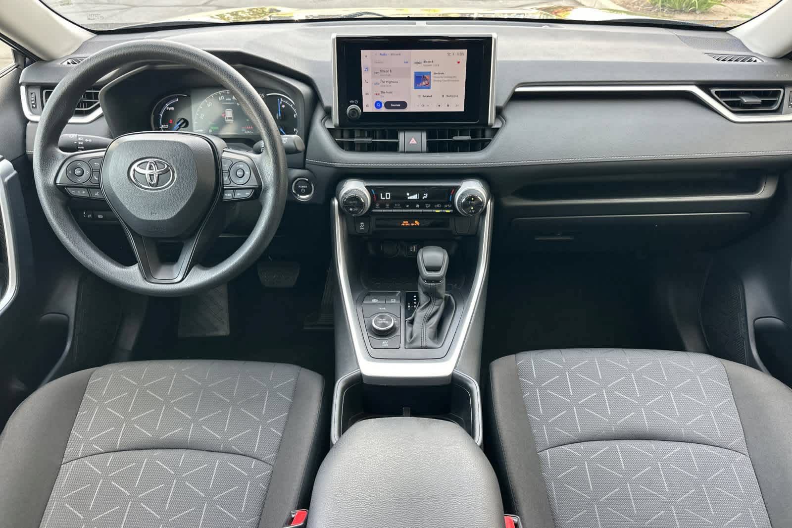 Used 2025 Toyota RAV4 XLE AWD/4WD video 3