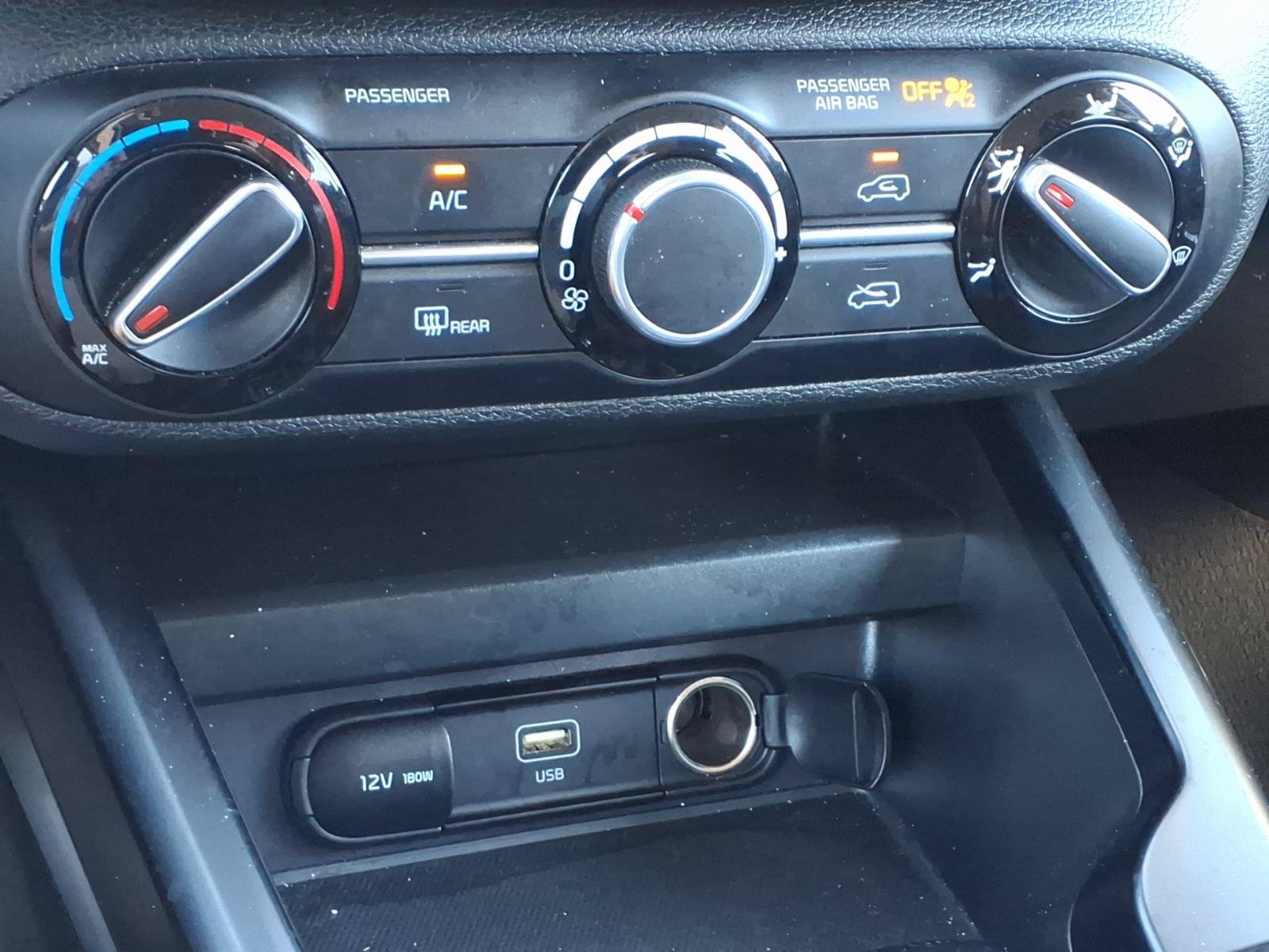 Used 2025 Kia Soul LX w/ LX Technology Package FWD image 25