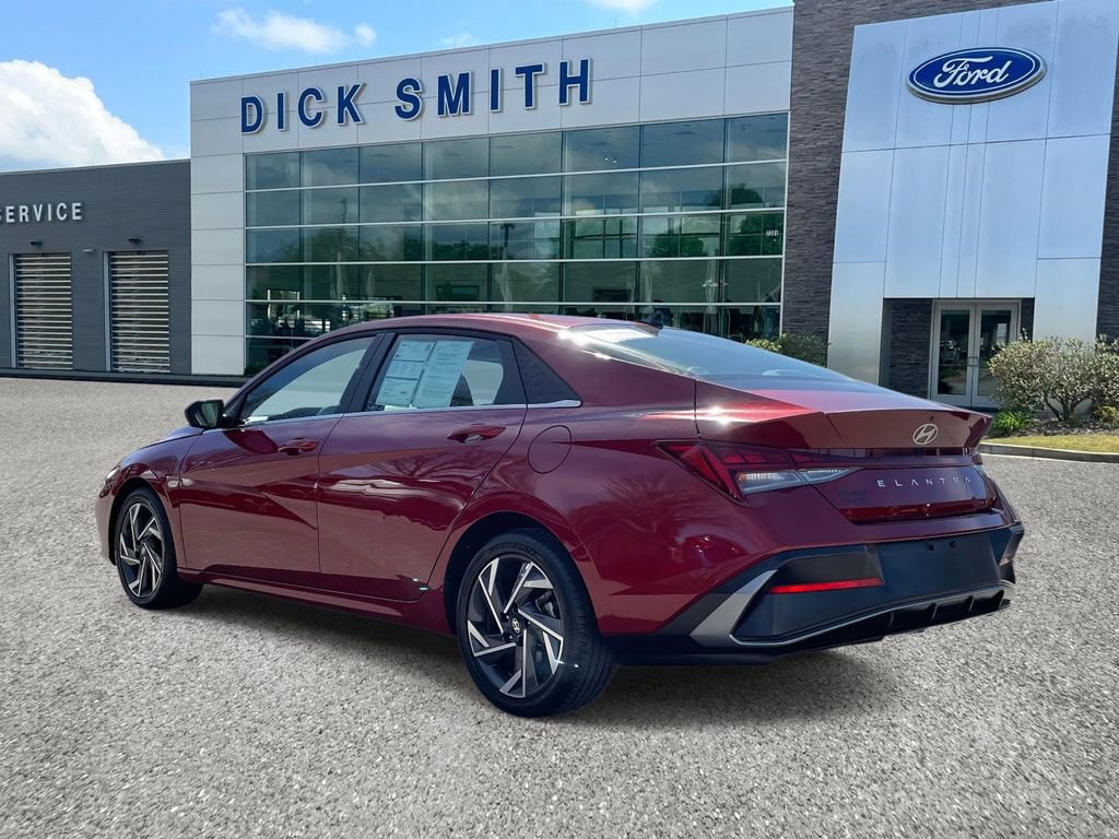 Used 2025 Hyundai Elantra SEL image 3
