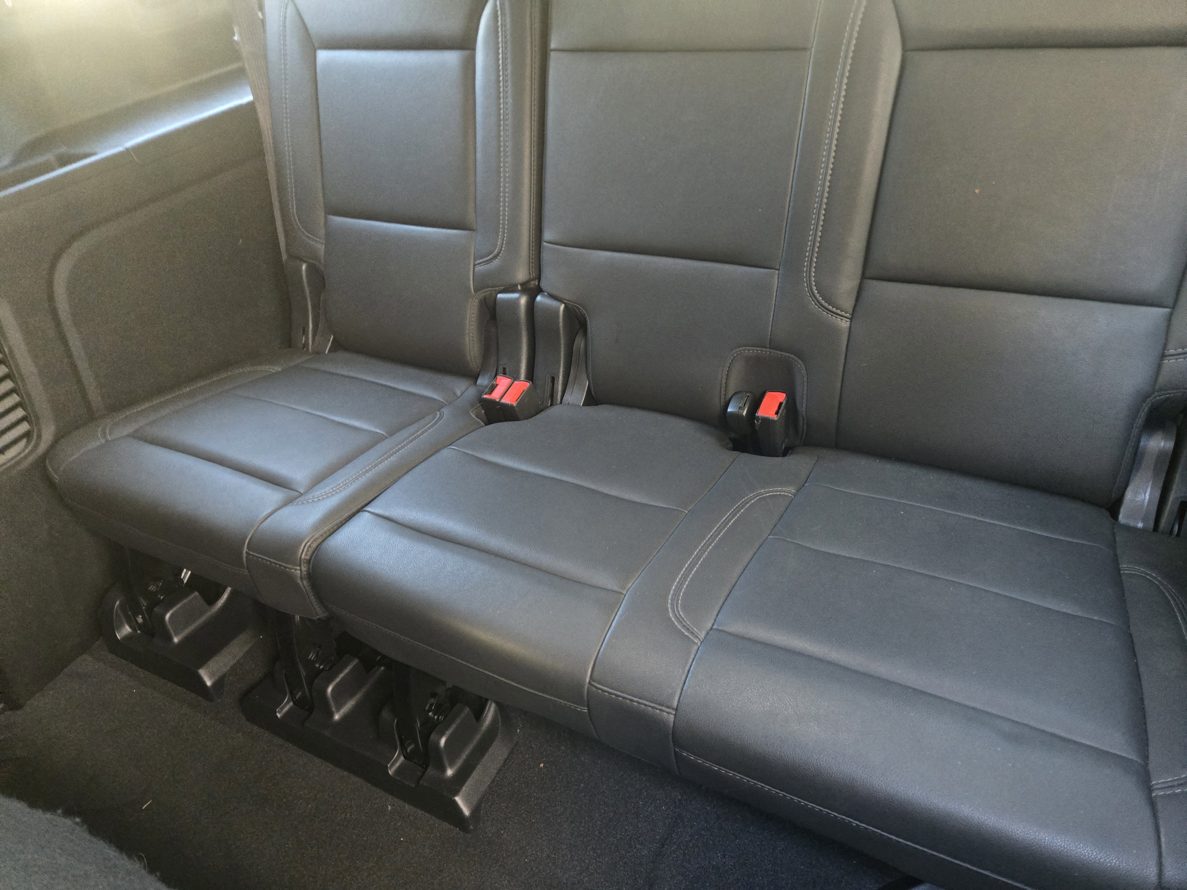 Used 2022 Chevrolet Suburban LT w/ Luxury Package image 22